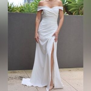 Beautiful wedding dress. Never worn.